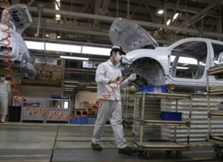 Las ventas de automóviles en China suben por 1ª vez en casi un año