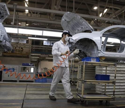 Las ventas de automóviles en China suben por 1ª vez en casi un año