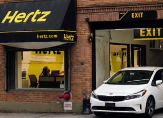 ¿Quieres comprar un auto usado? Estas compañías de alquiler están liquidando.